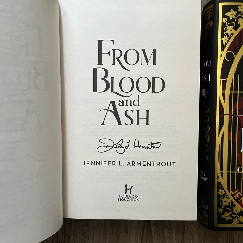 From Blood and Ash Fairyloot Exclusive Signed Sprayed Edges - Picture 7 of 13